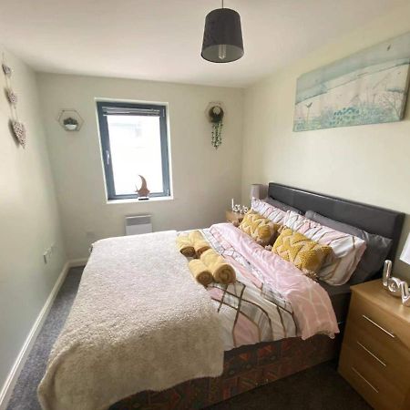 Lovely 2-Bedrooms Apartment Step To The Beach Свонсі Екстер'єр фото